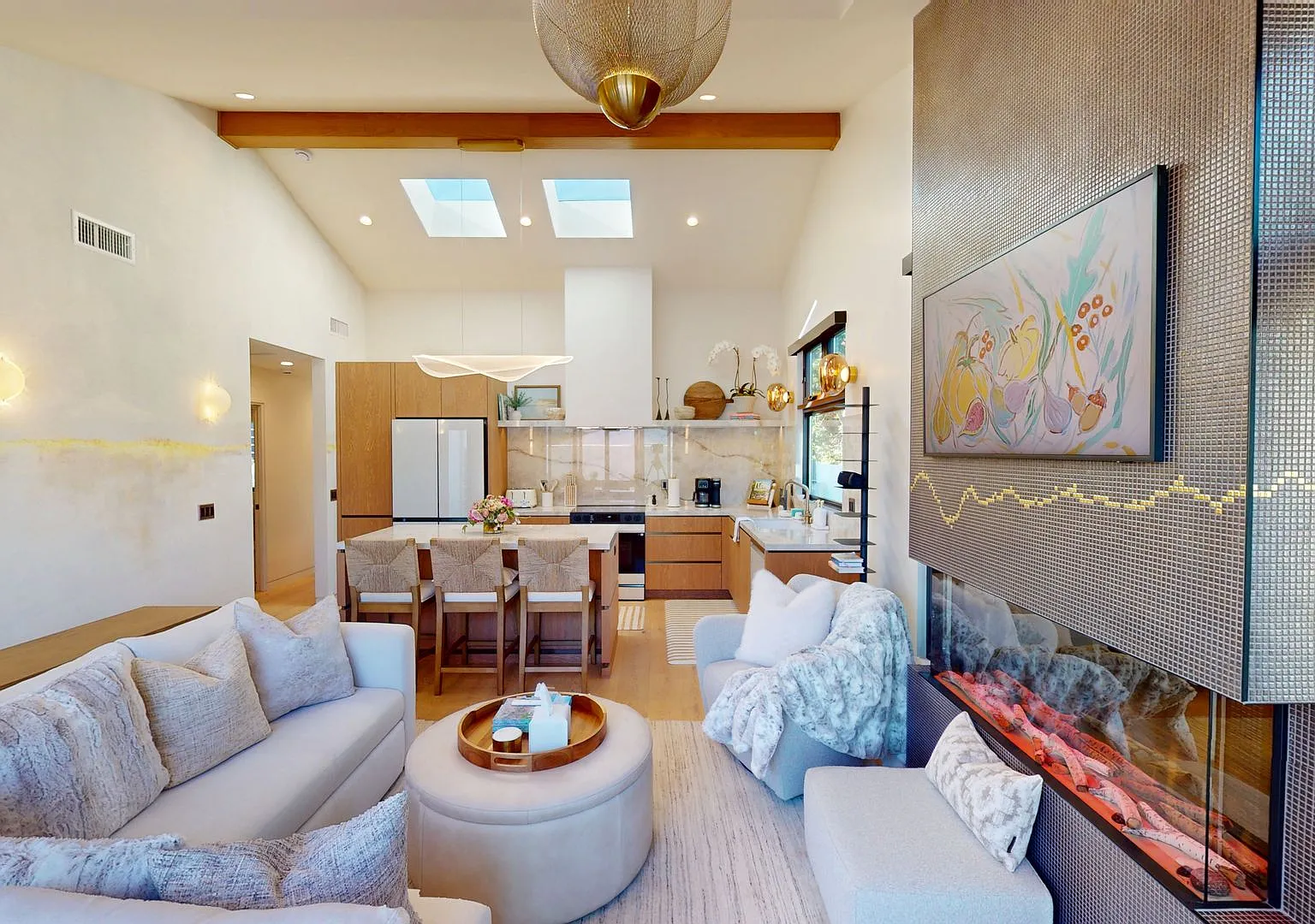Elevated Living Fully Furnished — Photo 2