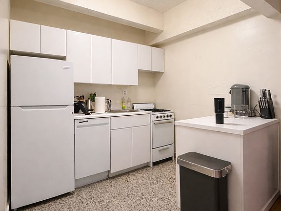 5th image of 30 Christopher St APT 4C