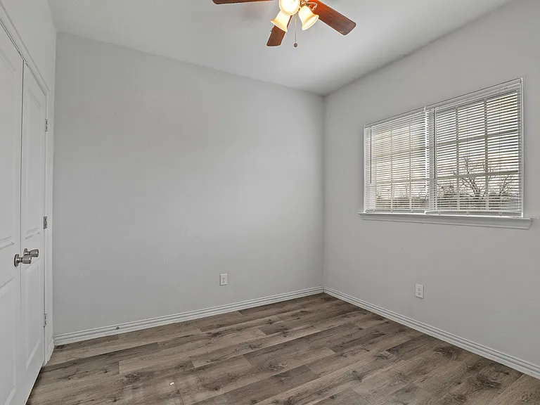 1711 E Tucker St #MAIN — Photo 12
