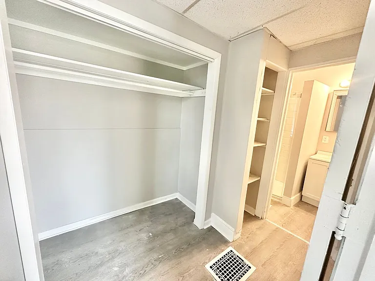 2901 S 43rd St — Photo 10