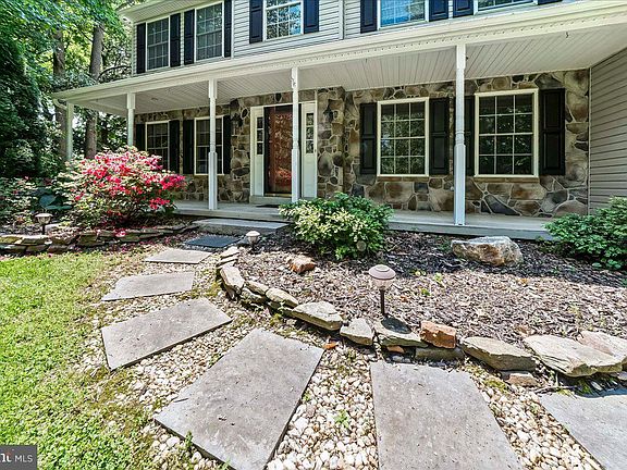 4th image of 482 W Street Rd