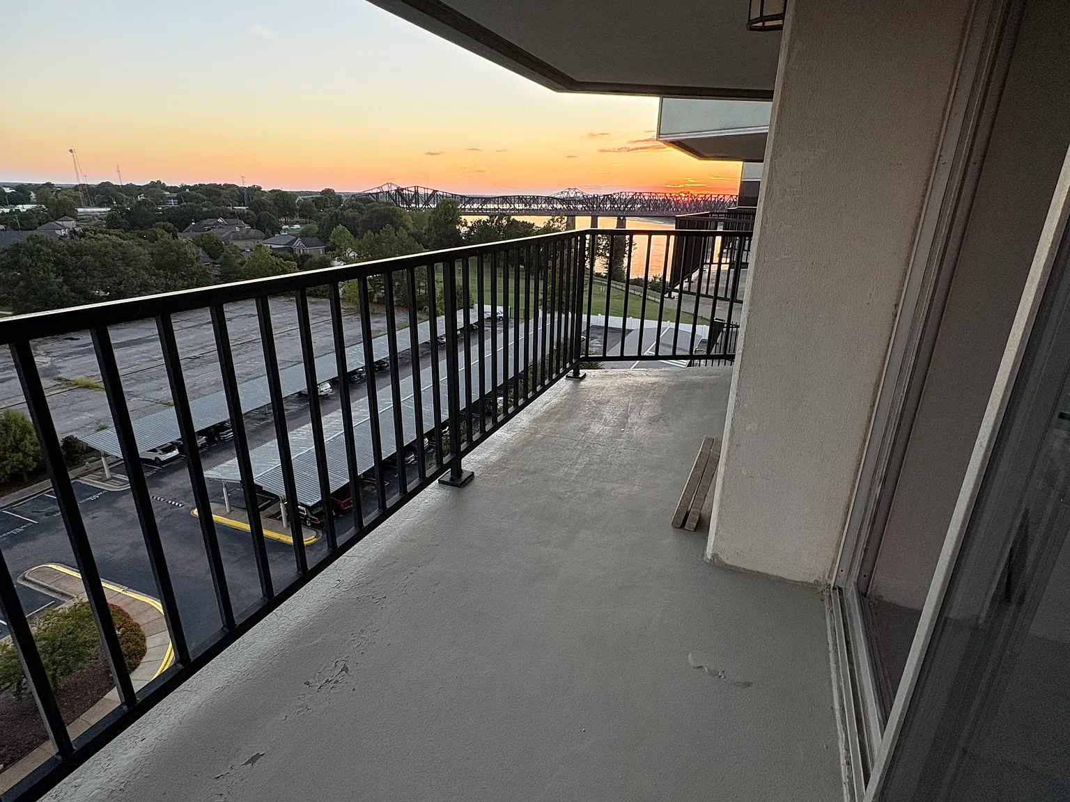 1 bed, 1054 sqft, $1,550 — Photo 2