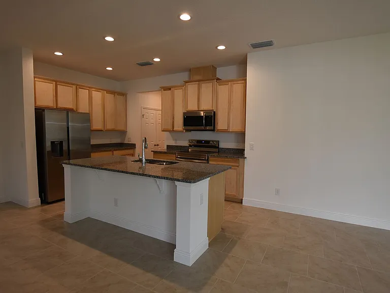 1845 Ross Hammock Ave — Photo 3
