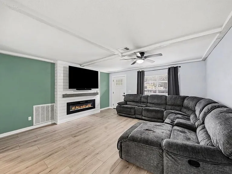1810 Driftwood Cir S — Photo 7