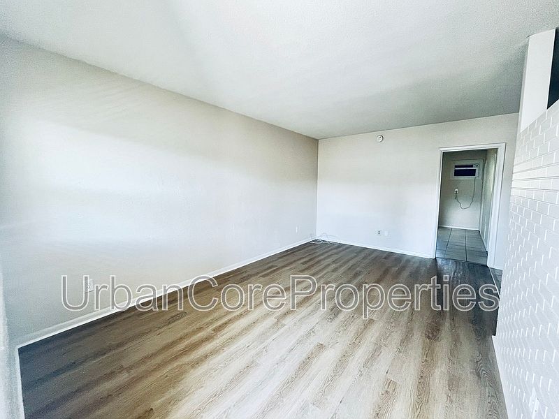 1st image of 115 7th Ave N APT 7