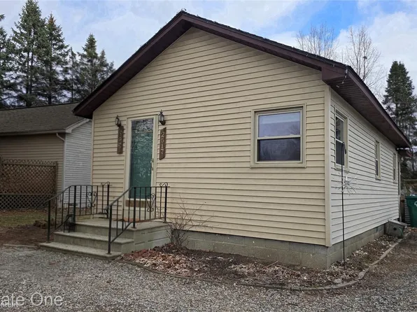 2517 Massena St, Commerce Township, MI 48382