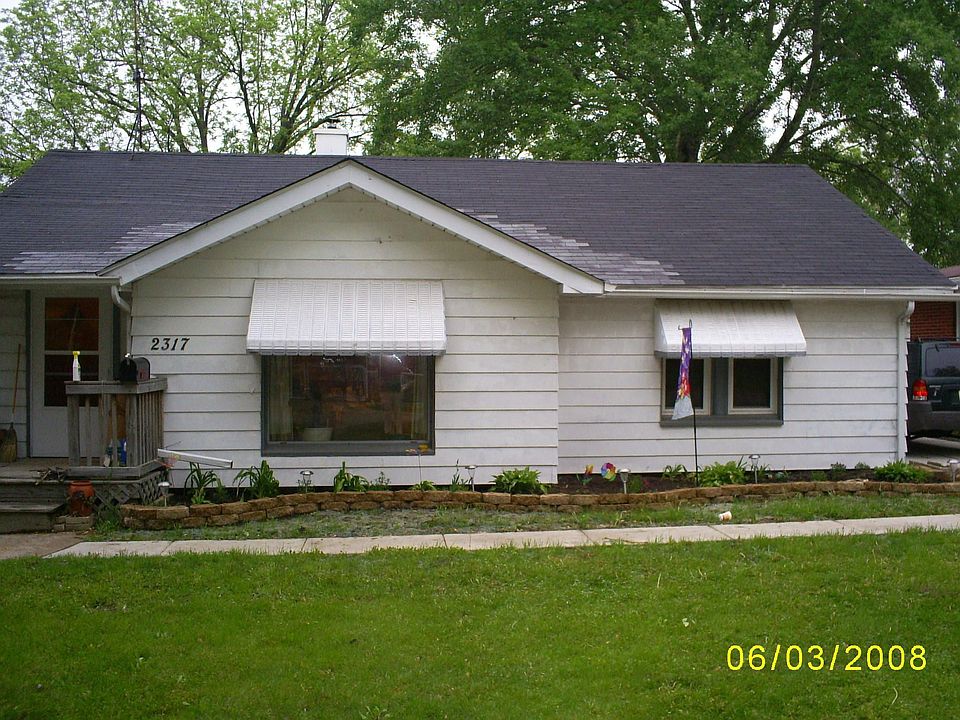 Front of the house from Gilboa. Landsape added '08