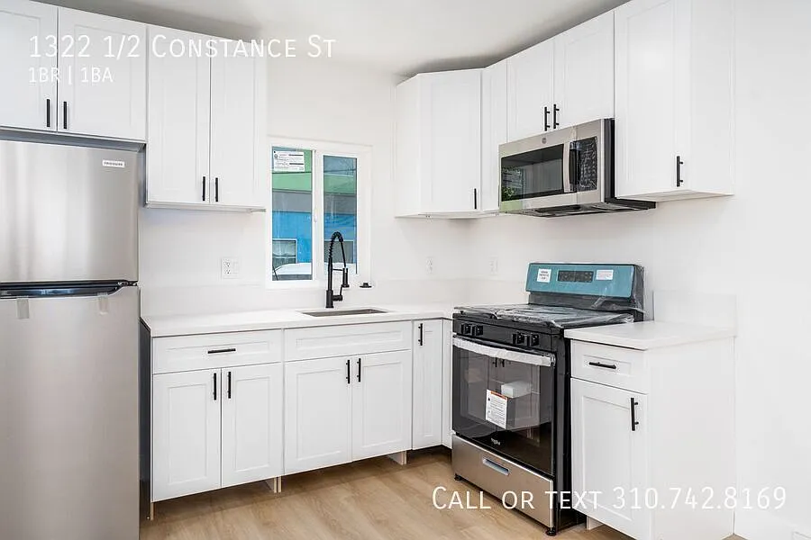 Fully remodeled 1 bedroom bungalow! — Photo 4