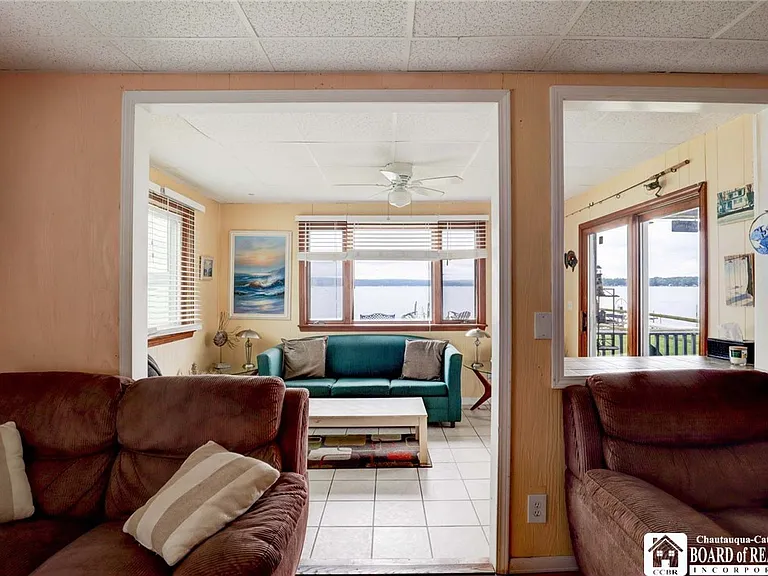 2372 Lakeside Dr — Photo 4