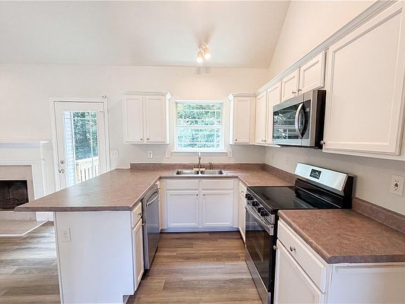 2nd image of 104 Peppertree