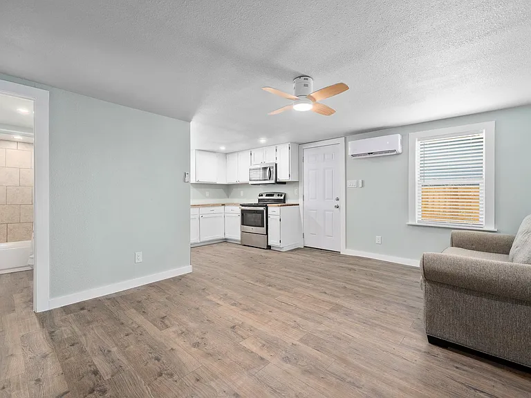 248 Post Oak Ln — Photo 8