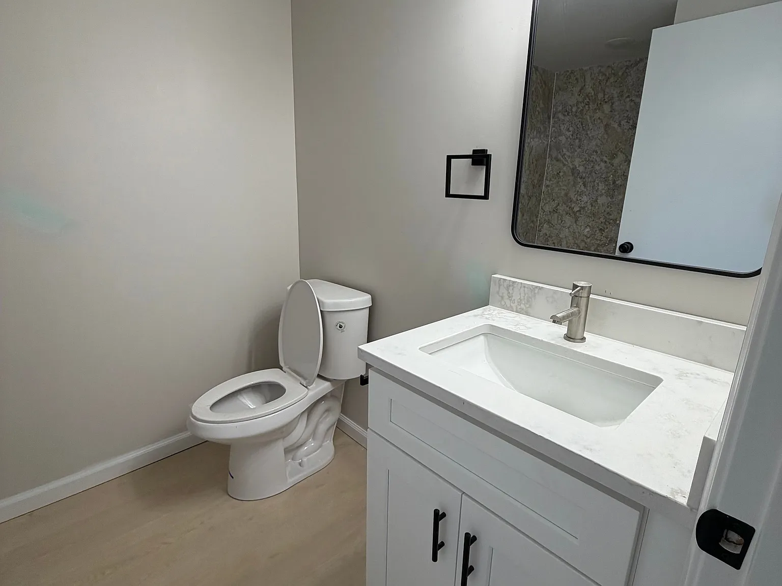 3900 Roland Ave — Photo 3