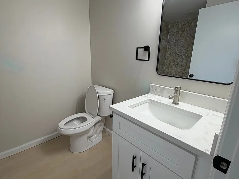 3900 Roland Ave — Photo 3