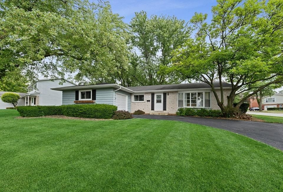 1st image of 205 E Knob Hill Dr