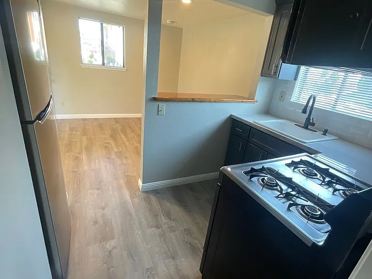 33 N Pearl St — Photo 4