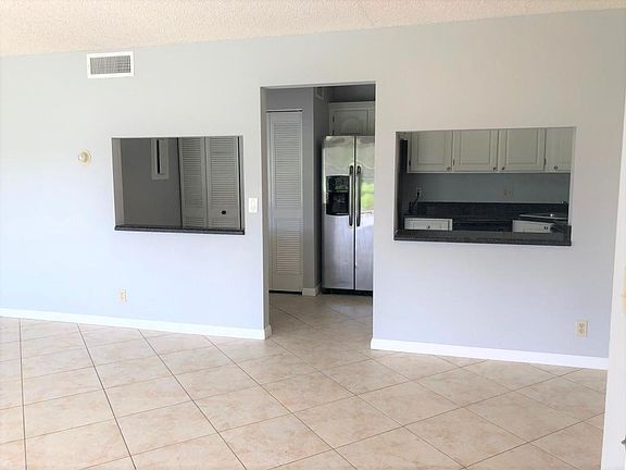 4th image of 504 Shady Pine Way APT C1