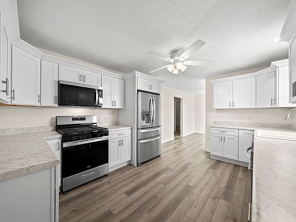 3rd image of 800 Riverside Dr