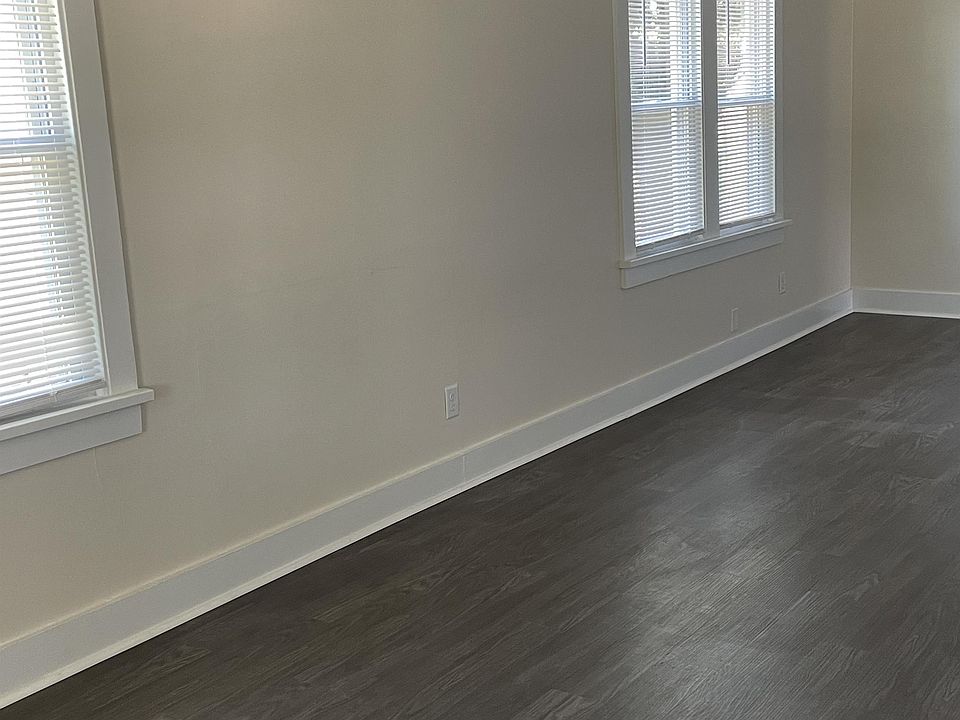 1245 N Center St, Hoisington, KS 67544 Zillow