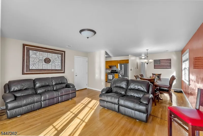 3 bed, 2.0 bath, 1438 sqft, $2,900 — Photo 3