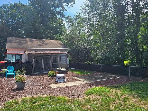 3rd image of 3 Seville Dr