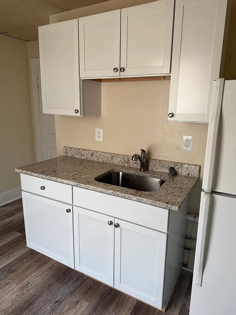 3 bed, 1000 sqft, $1,625 — Photo 2