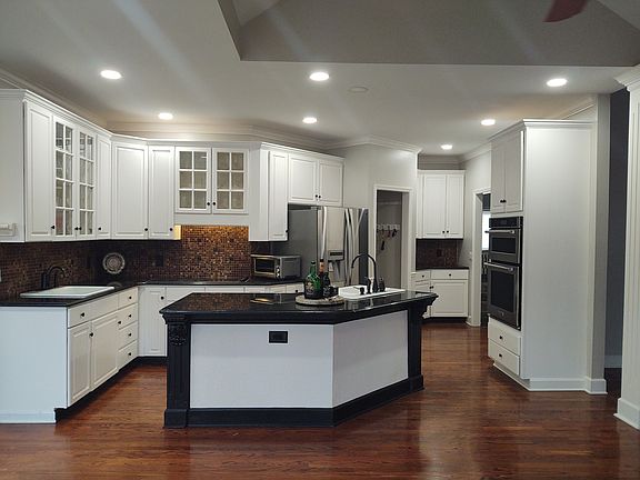 3rd image of 143 Laural Hill Dr