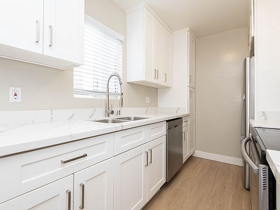 3rd image of 1339 Barry Ave #5