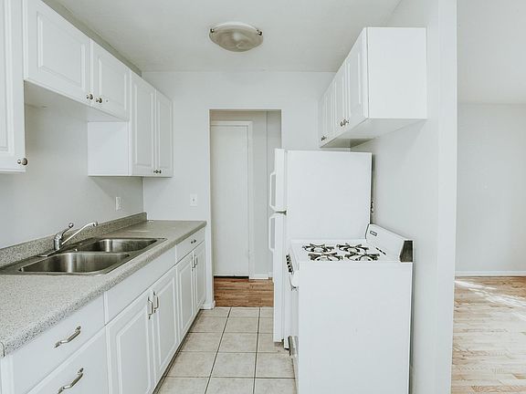 2nd image of 2212 Bryant Ave S APT 302