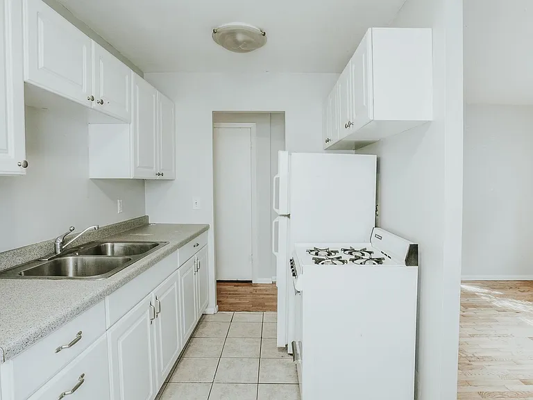 2212 Bryant Ave S — Photo 10