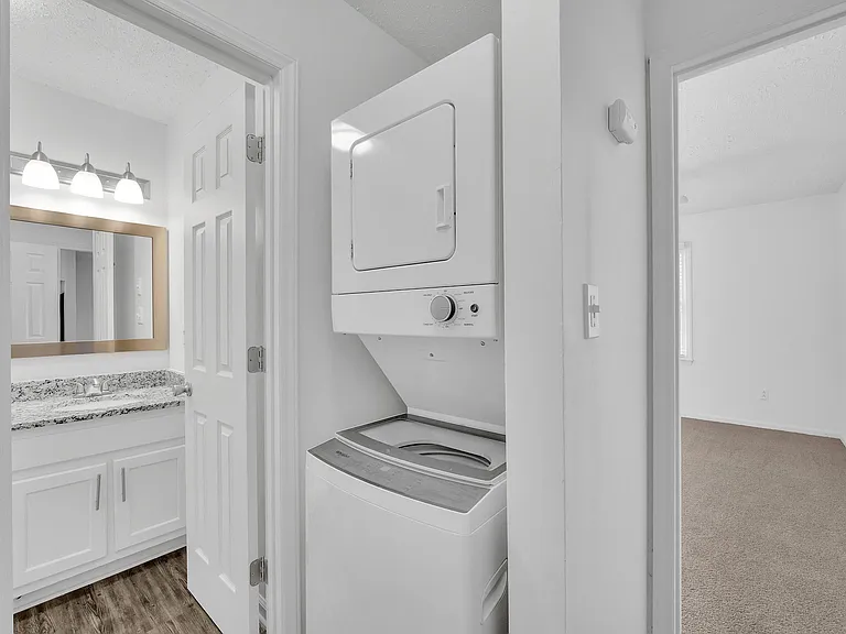 Belmont Heights Apartments & Townhomes — Photo 70