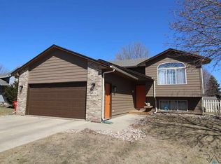 6606 W Bonnie Ct, Sioux Falls, SD 57106