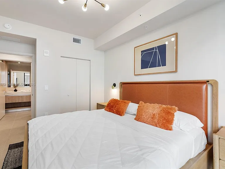 11 NE 6th St #1805 — Photo 9
