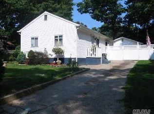 37 Rosemont Ave, Farmingville, NY 11738