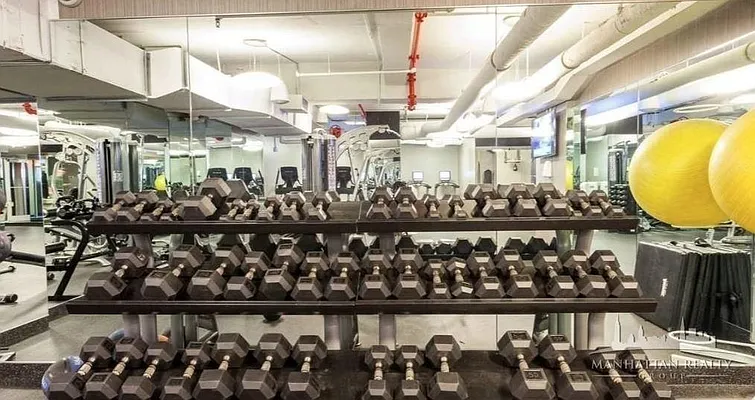 Rented by Manhattan Realty Group | media 16