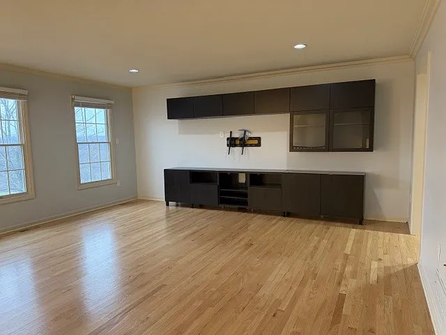941 Montclair Dr — Photo 2