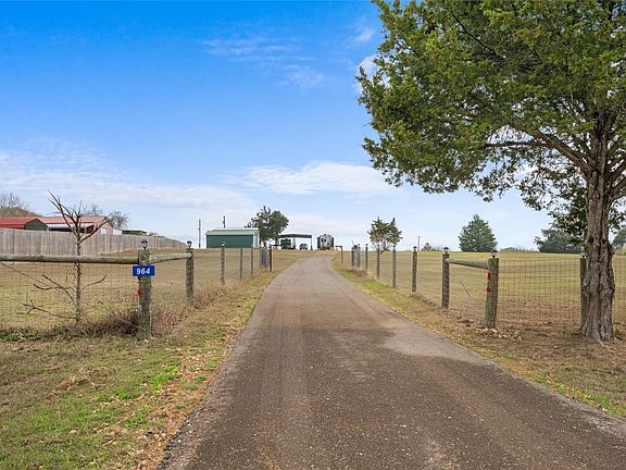 2nd image of 964 E Fm 389