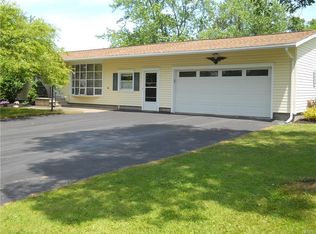 34 Meadowbrook Dr, Auburn, NY 13021