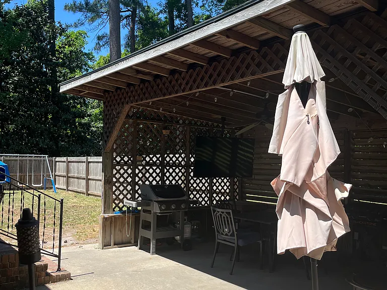 209 Country Club Dr — Photo 16