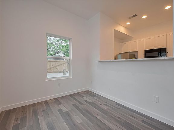 5th image of 9009 Hilda St