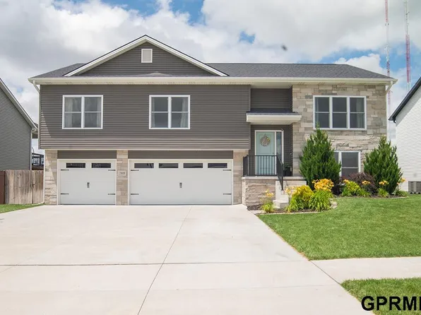 7808 Nicole Ln, Lincoln, NE 68516