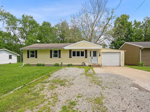 509 N Walnut St, Villa Grove, IL 61956