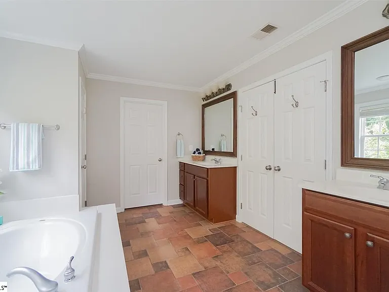 208 Woodland Creek Way — Photo 16