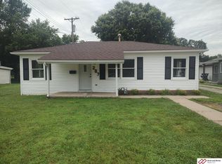 207 N Sumner St, Beatrice, NE 68310