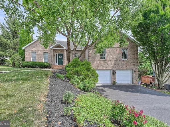 120 Summer House Ln, York, PA 17408