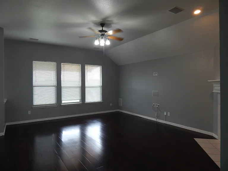 2704 Pyramid Ln — Photo 9
