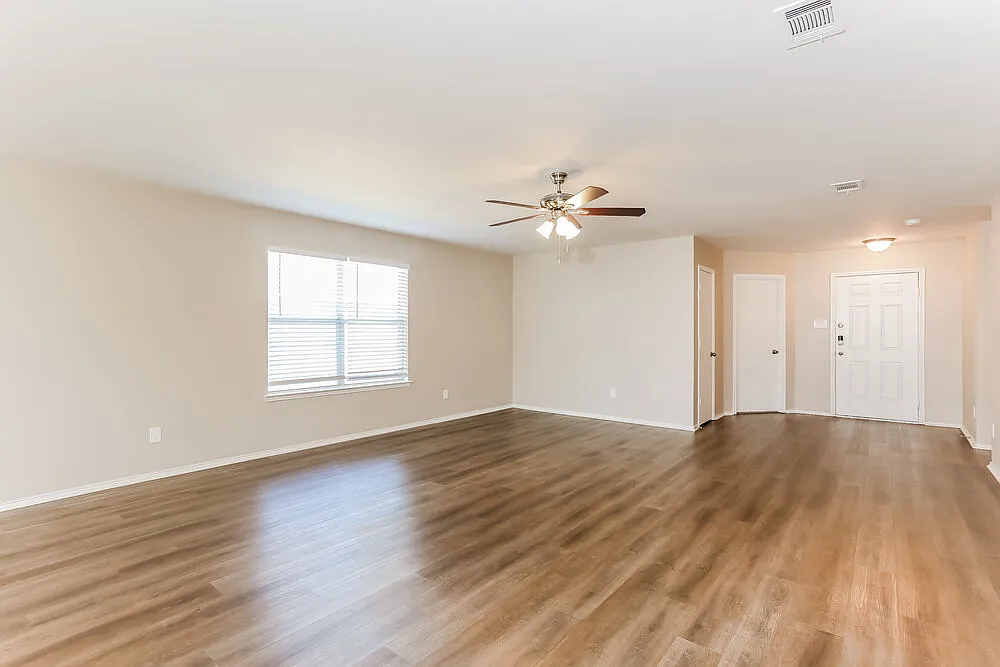 3 bed, 2.0 bath, 1676 sqft, $2,125 — Photo 3