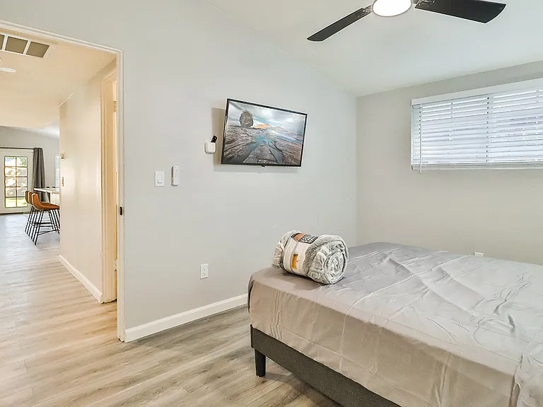 6561 Kelvin Ave — Photo 5