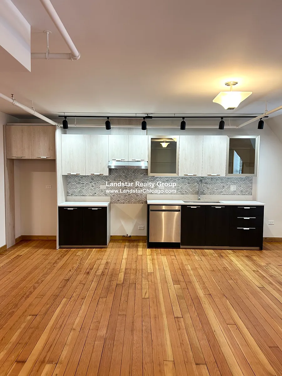 Building Photo - 4611 S Ellis Ave #214