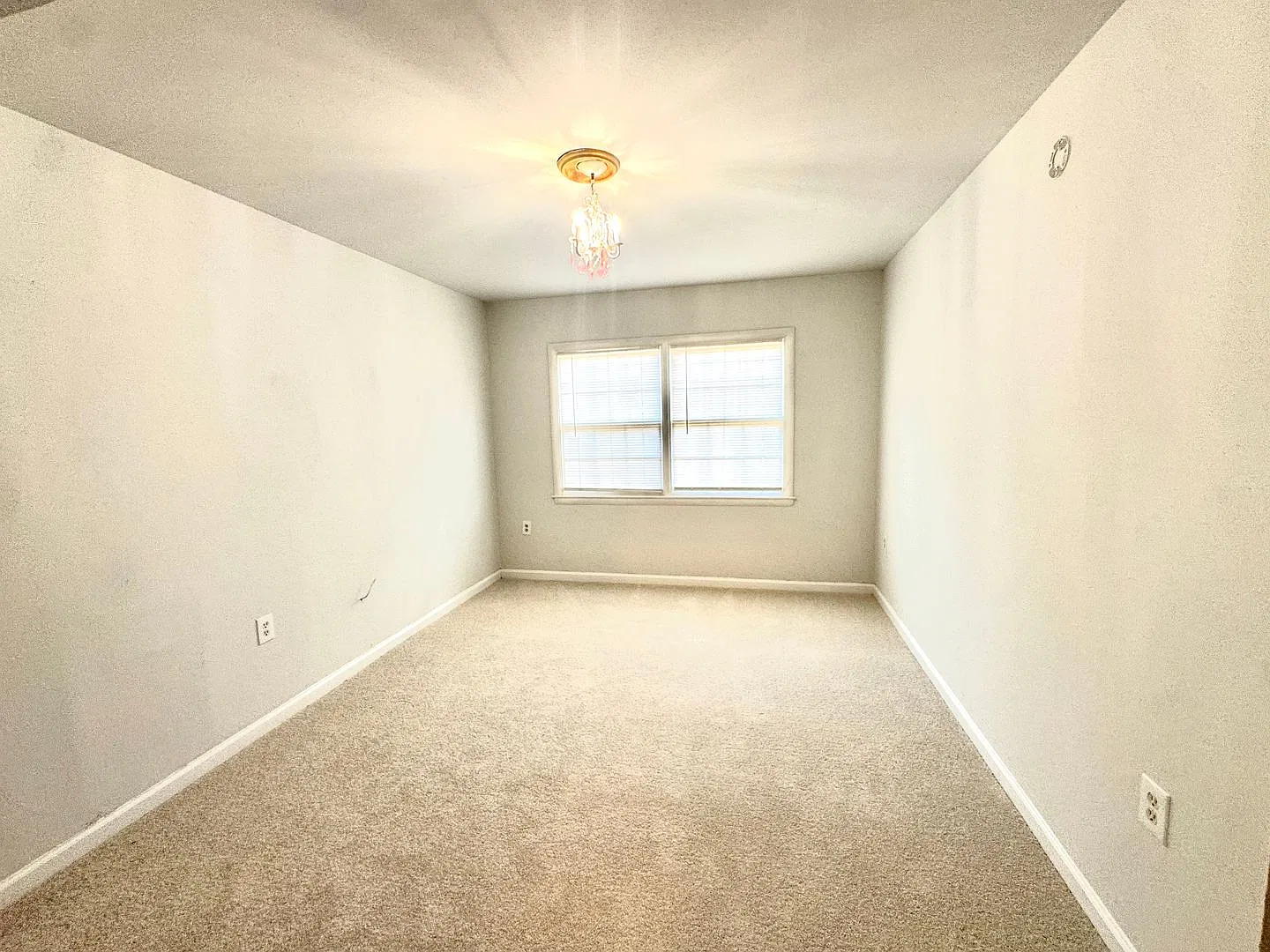 Beautiful Condo In Foxcroft Colony -Fairfax — Photo 3