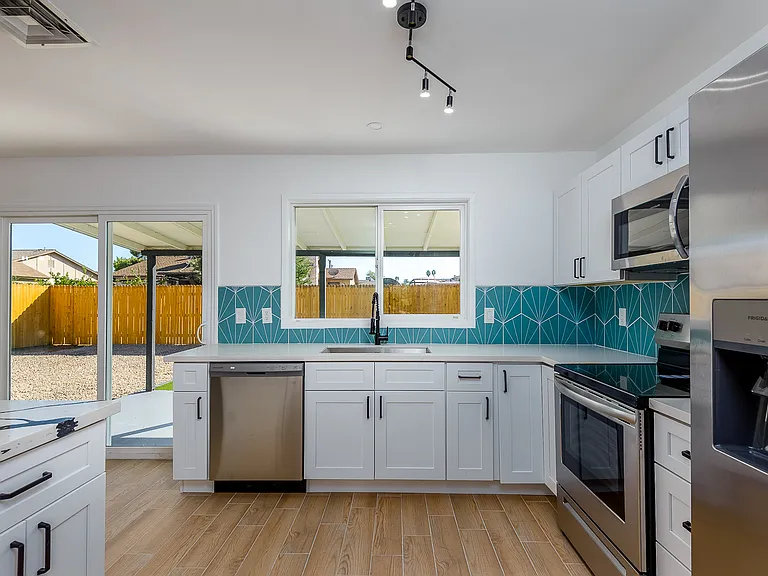 2519 W Vineyard Rd — Photo 3